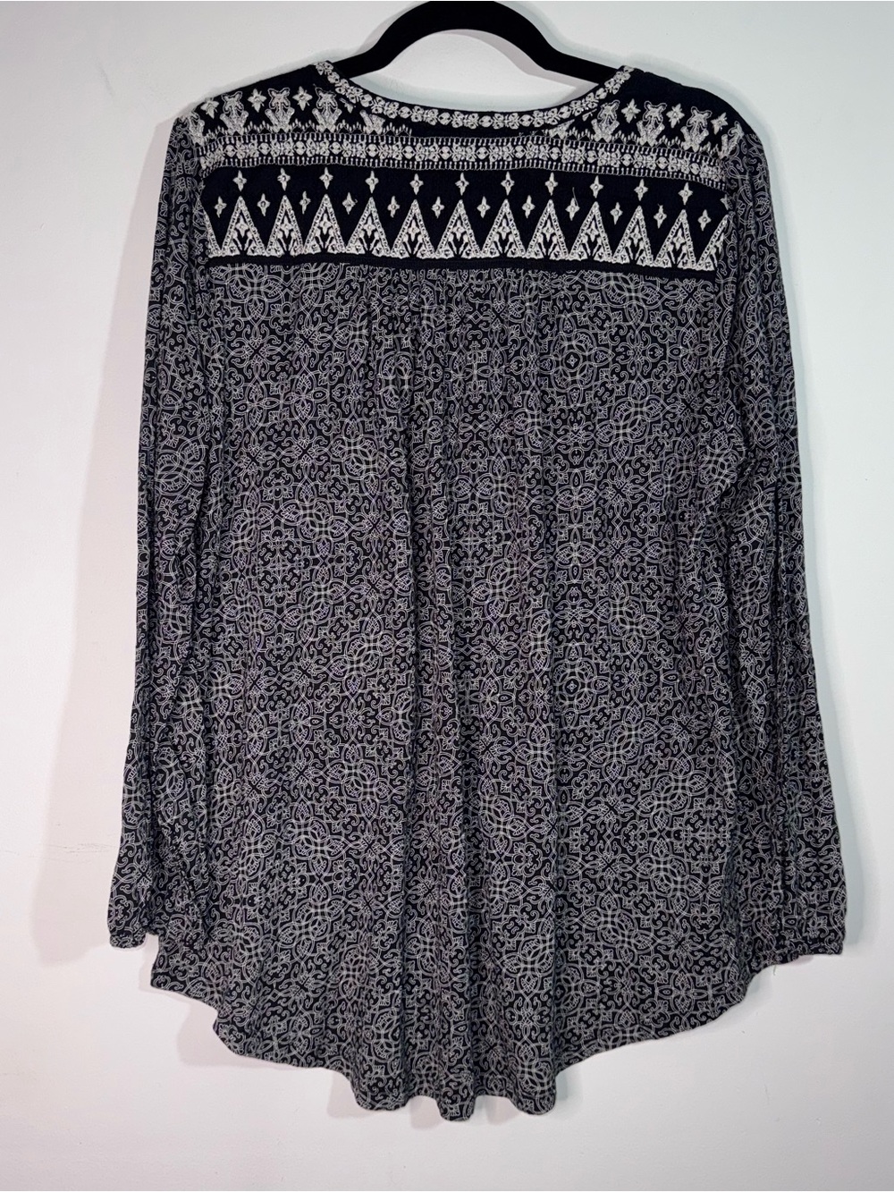 Lucky Brand NWT 1X Black White Boho Embroidered Peasant Top Plus - Picture 2 of 7